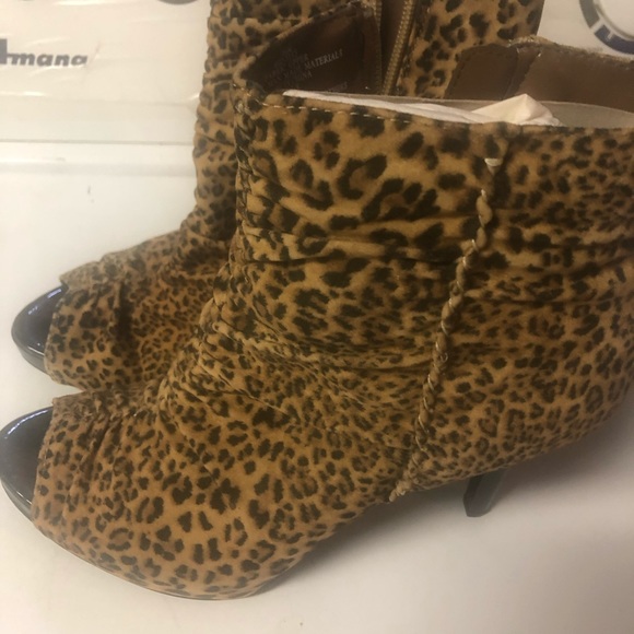 🔥Women leopard print bootie - never worn - Picture 1 of 3